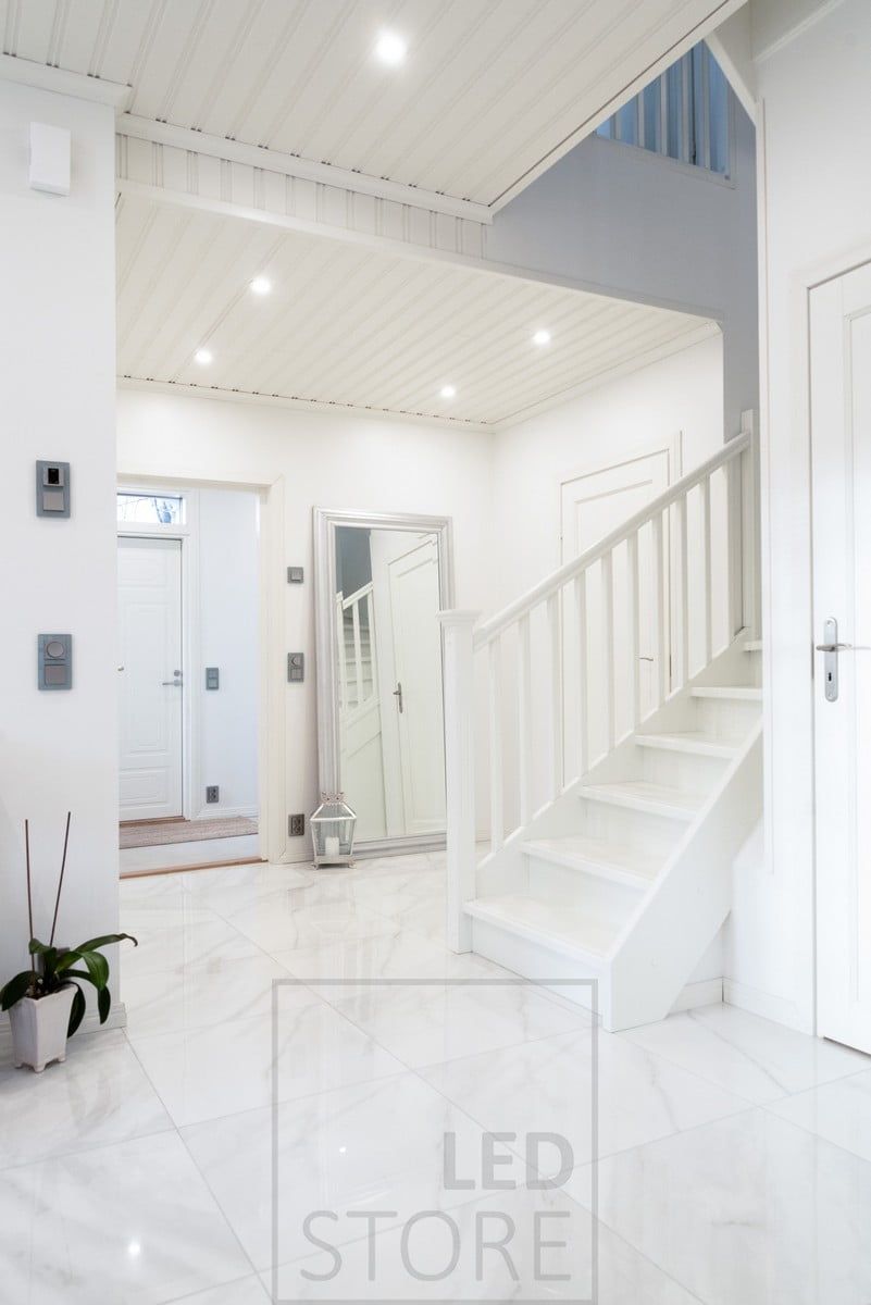 The entrance hall is lit with circular LED spots, the spots continue from the hall along the corridor to the other rooms creating a uniform lighting. Ledstore.fi