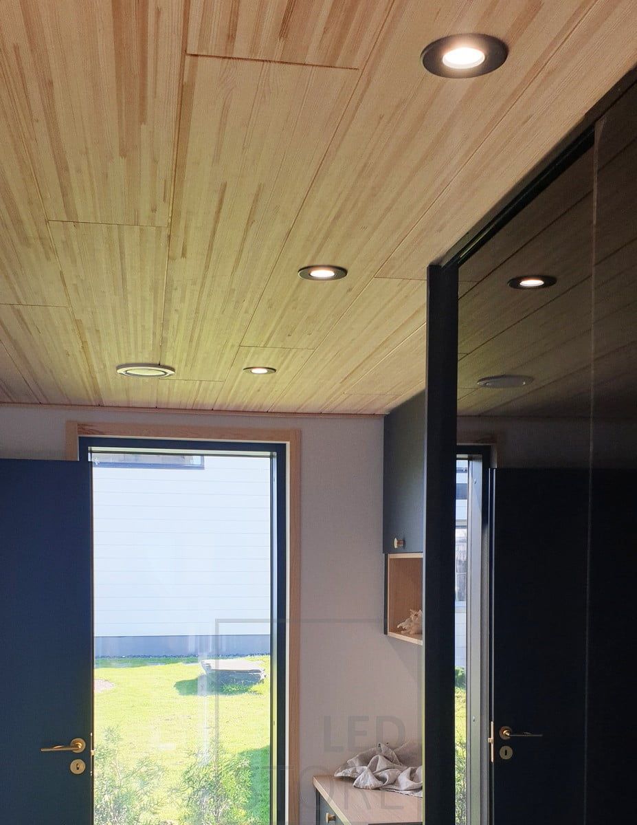 Black modled lamps on the ceiling of the hallway. Ledstore.fi