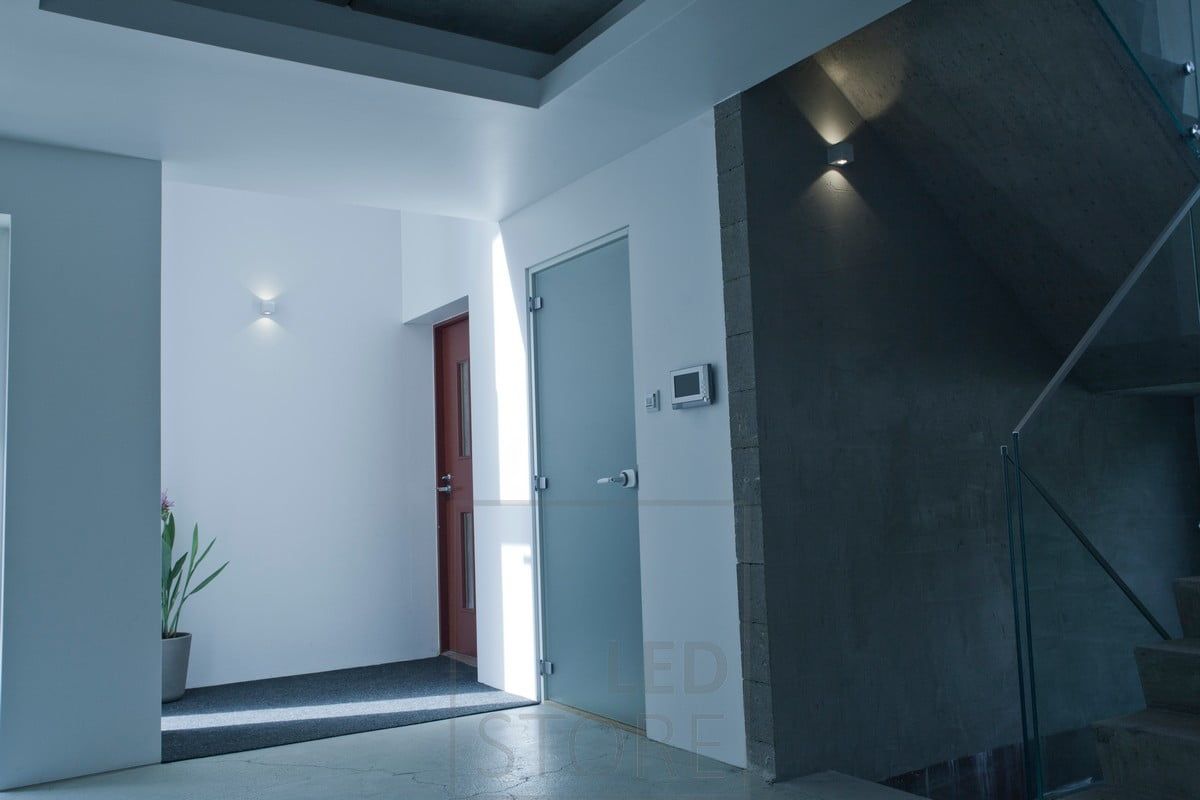 CUBIC bi-directional wall light in the hallway. Ledstore.fi