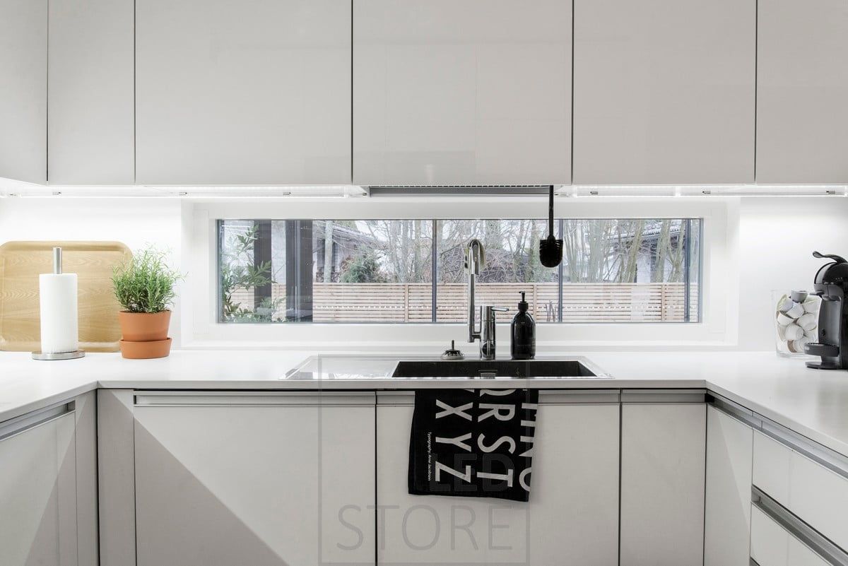 Led strip on the bottom of the cabinets illuminates the worktop well and evenly. Ledstore.fi