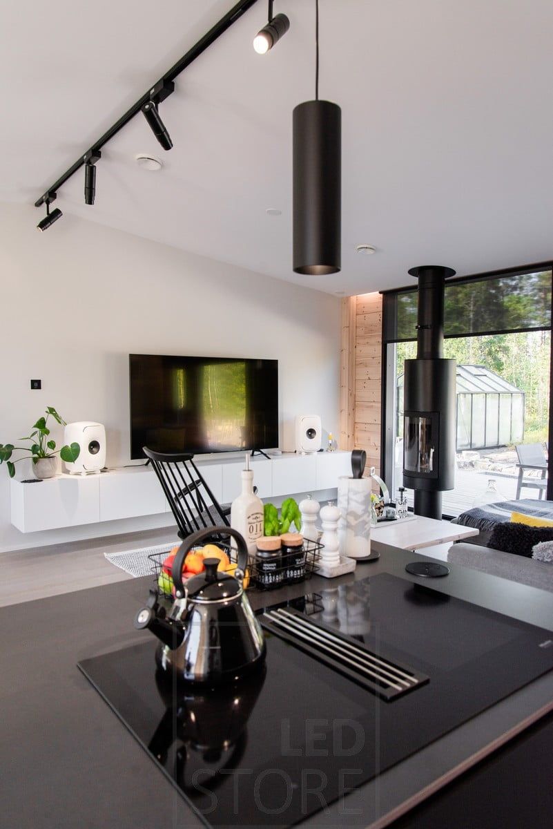 In the open floor plan, versatile lighting implemented with three-phase track, pendant lights and LED strips. Good general lighting comes from the rail spotlights. Ledstore.fi