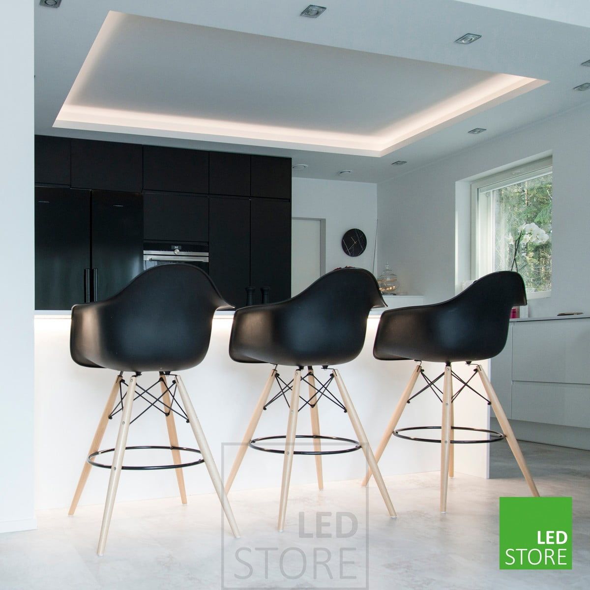 On the kitchen ceiling, an LED strip circles around the ceiling to create indirect lighting. Downlights on the edges of the ring and an LED strip in the island as mood lighting in a level box. Ledstore.fi