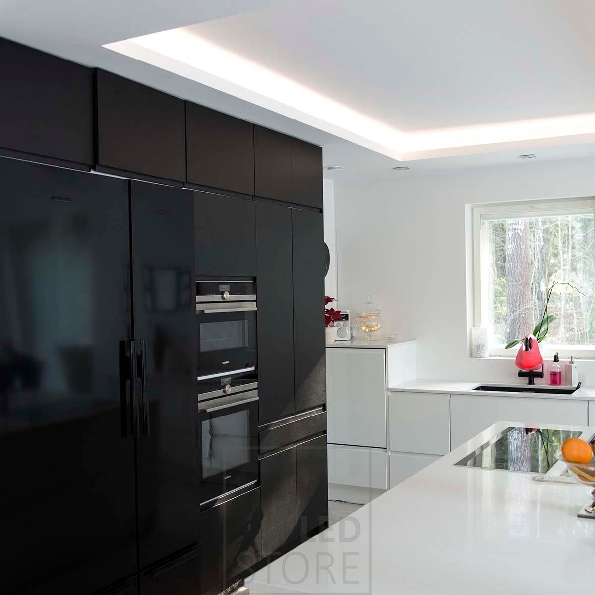 In the kitchen, indirect light circulating in a downdraft drawer. Led strips create a beautiful light canopy and the sash is also fitted with recessed downlights. The lighting is efficient, atmospheric and can be customised as required. Ledstore.fi
