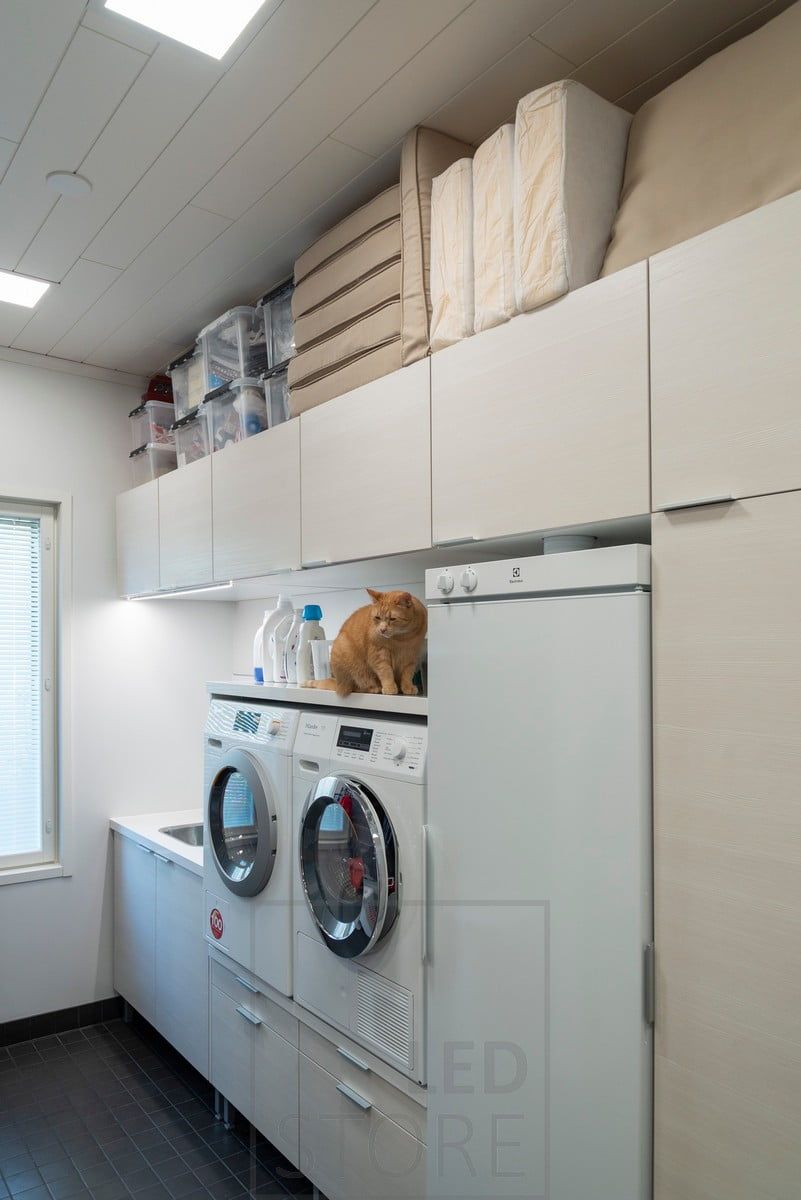 In the utility room, panel lights in the ceiling provide even lighting and the worktop has an additional LED strip. Ledstore.fi