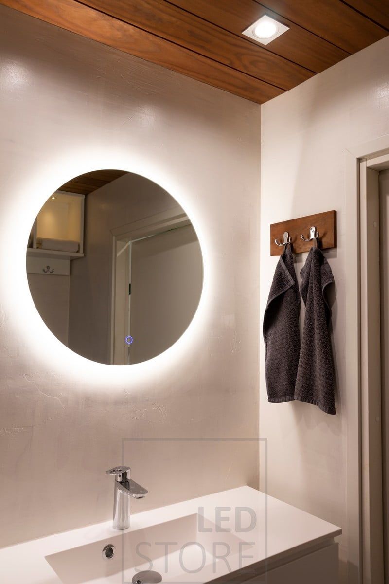 Round light mirror in the bathroom. The spots are positioned to illuminate the face from one side and this creates an excellent shaving and make-up light. Spotlight diameter 600mm. Ledstore.fi