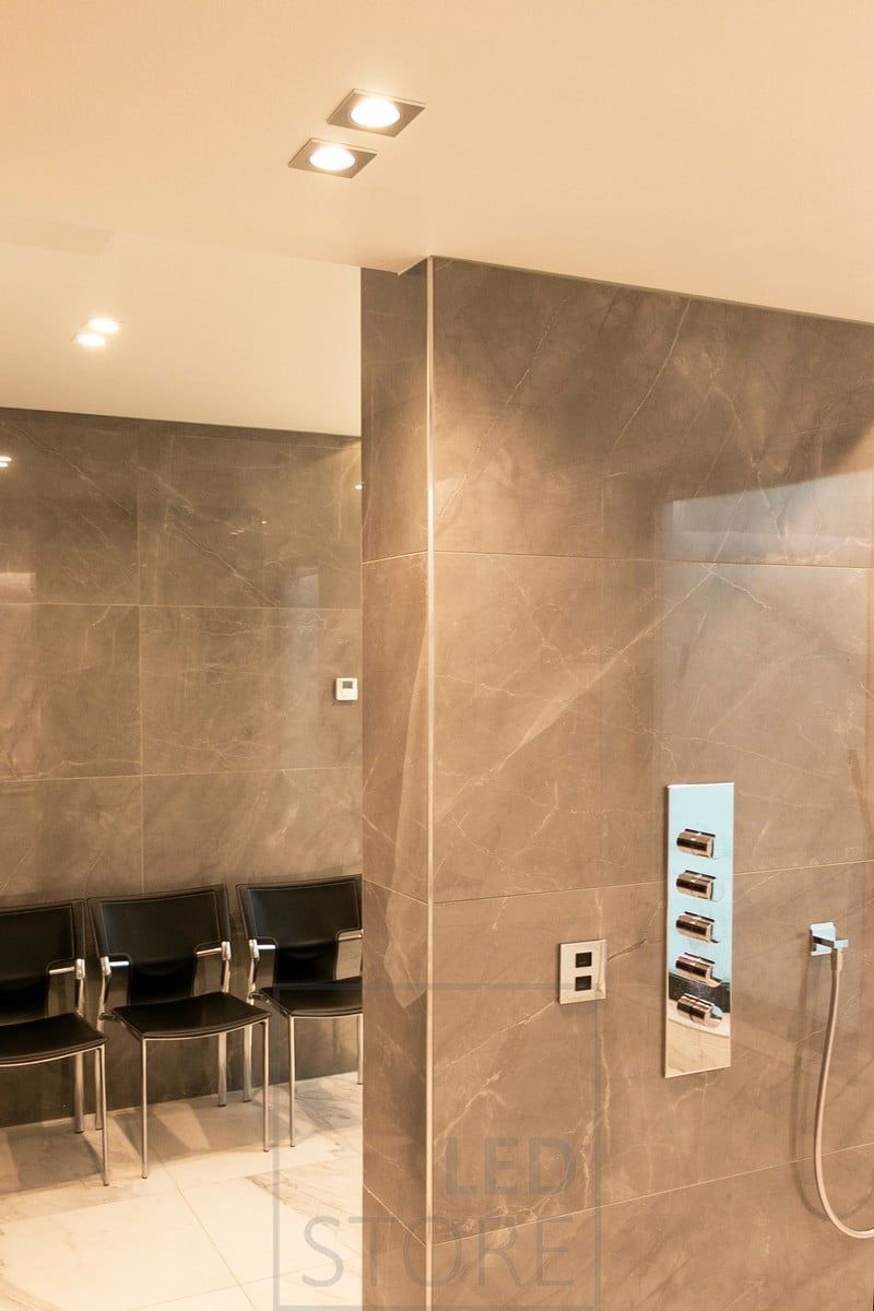Bathroom spots on the ceiling in pairs. Spot: fixed bracket, 9W. Ledstore.fi