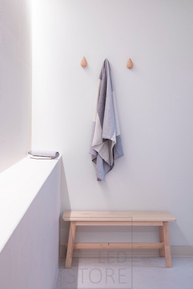 The LED strip on the ceiling provides a good general lighting and creates a spa atmosphere in the room. Ledstore.fi
