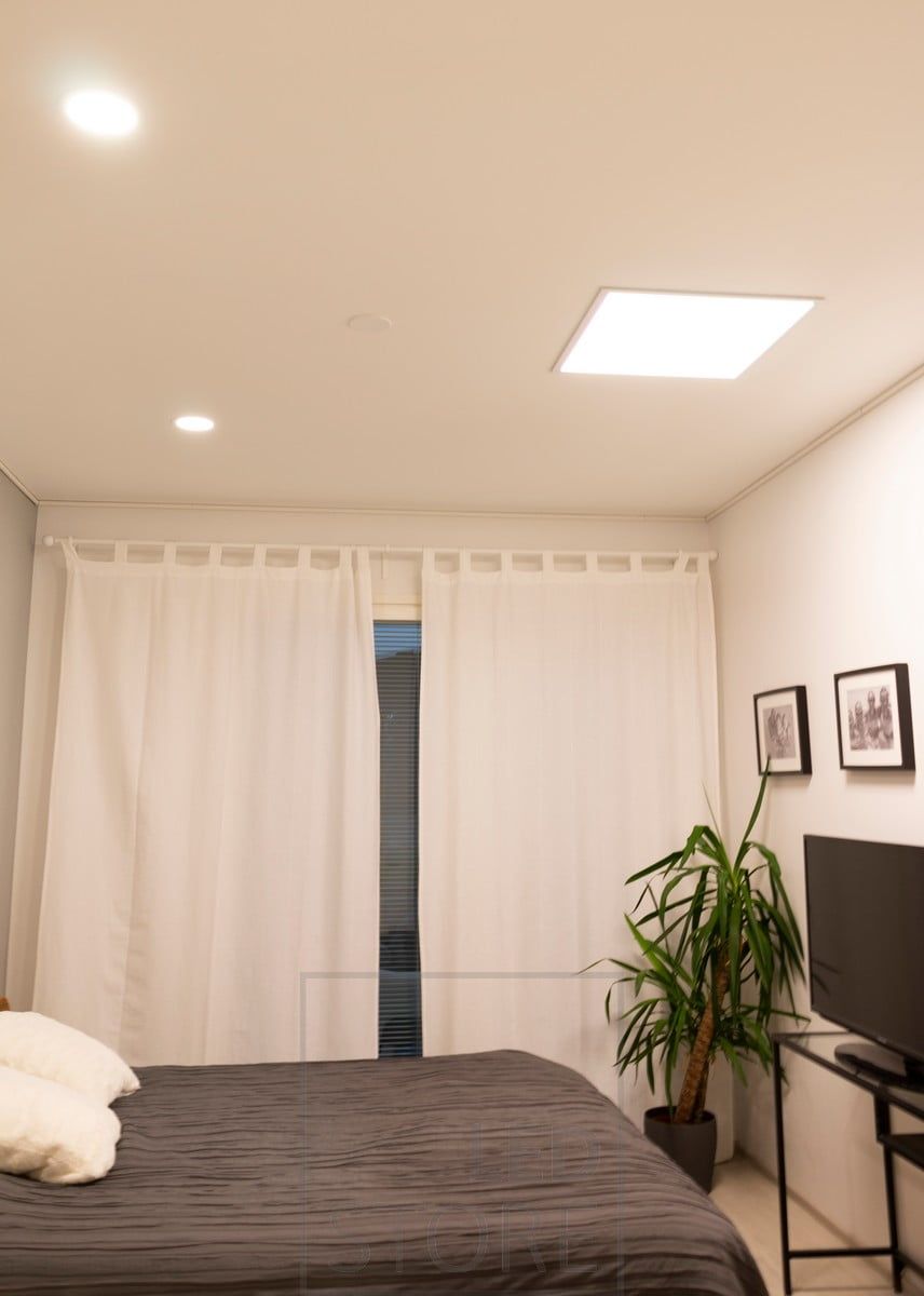 In the bedroom, ceiling tiles and a panel illuminate the space evenly and with high quality. A large panel light resembles a skylight. Ledstore.fi