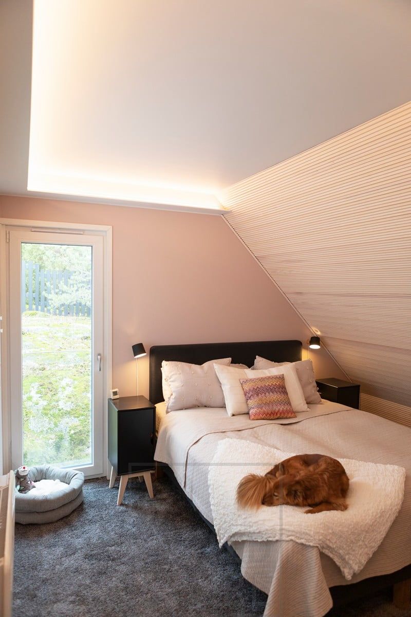 As bedroom lighting in a sloping ceiling in a drop-down clip, the LED strip illuminates the space well with indirect and atmospheric light. Ledstore.fi