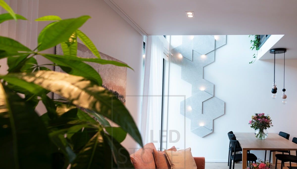 Recessed spotlights in the ceiling for general lighting in the living room, plus decorative luminaires. Ledstore.fi