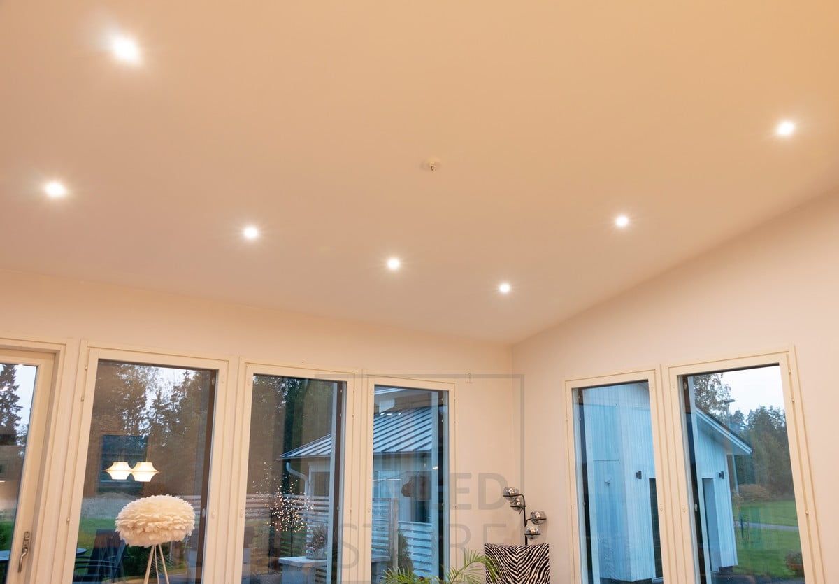 In the sloping ceiling, directional spots rotate around the living room. Ledstore.fi