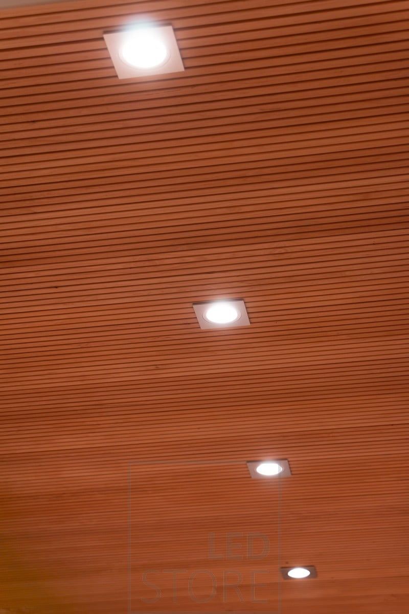 Fixed Kantti spotlight for illumination of the cornice ceiling. Ledstore.fi