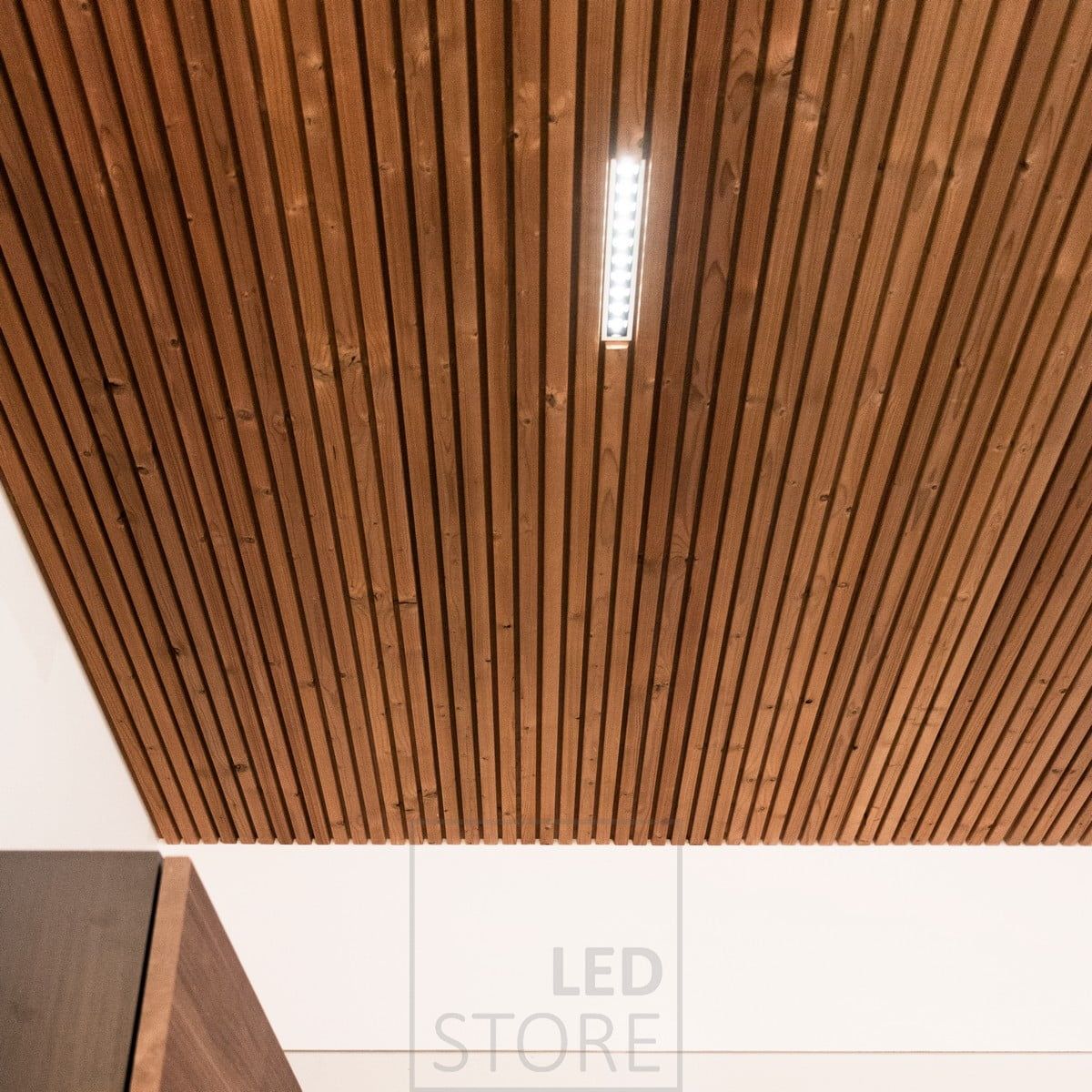 LINJA 10 spotlight, a beautifully recessed, narrow-angle general lighting fixture in a trussed ceiling. Line 10 is typically used in high spaces and to create decorative light, e.g. in front of wardrobes or in corridors. Ledstore.fi