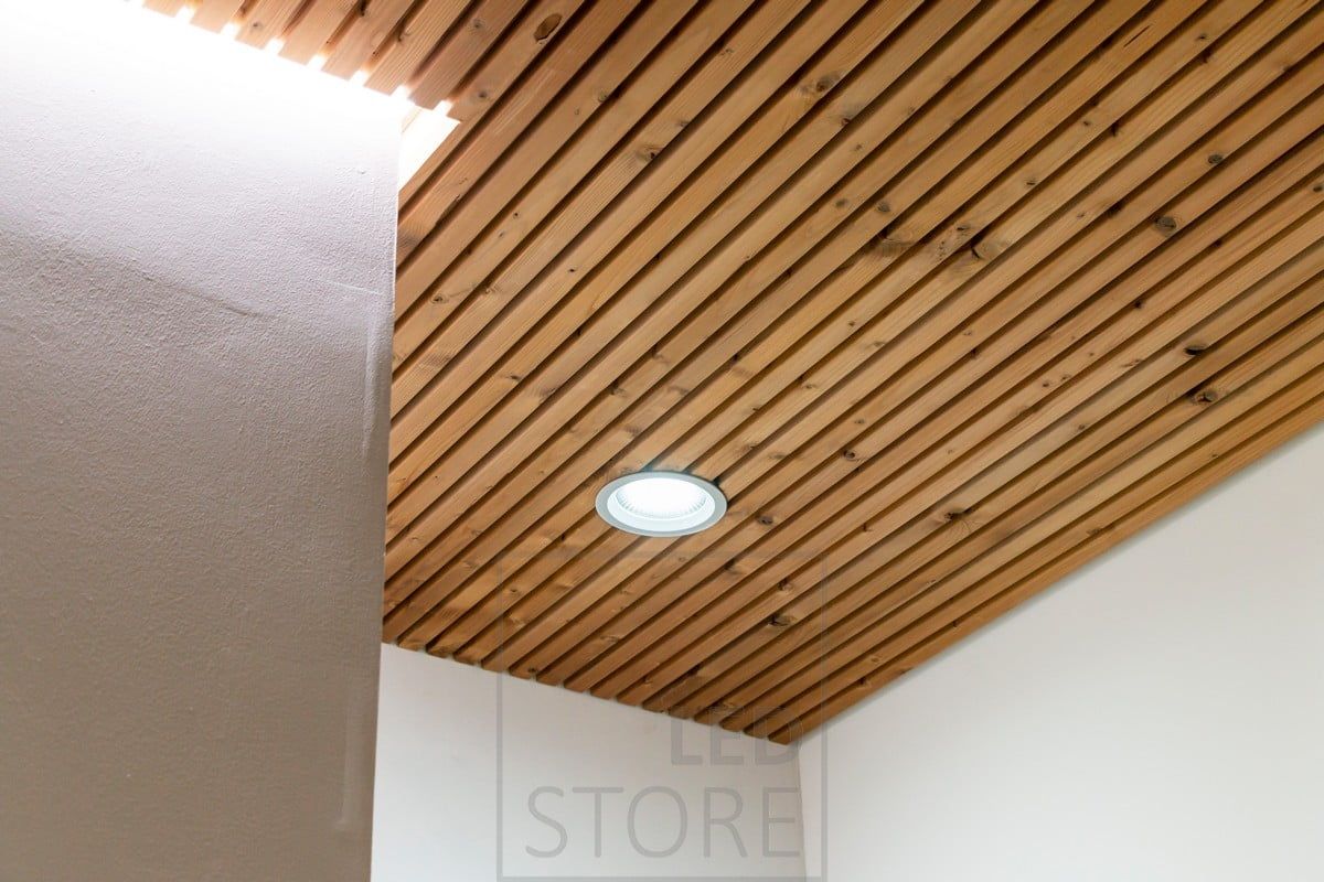 In-ceiling recessed EYE deep emitter and indirect light with LED strip. Both the LED strip and the deep beam are colour temperature adjustable. Ledstore.fi