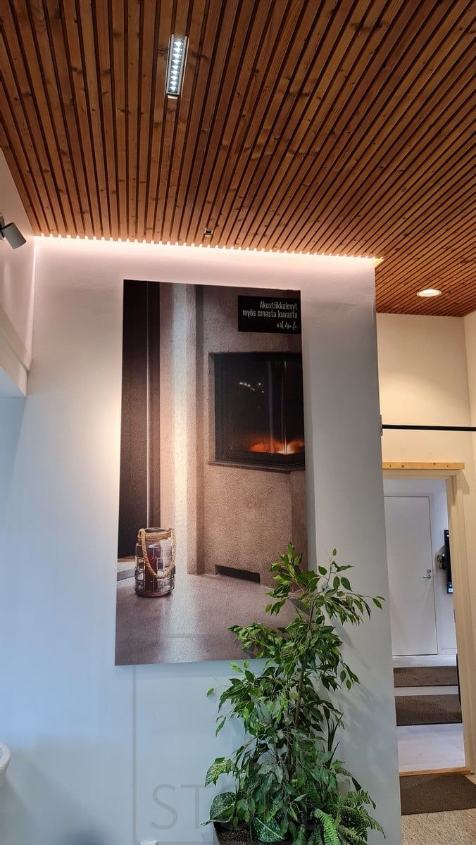 The skylight offers versatile lighting - Indirect light with LED strip lights along the edges of the skylight and LINJA10 and EYE deep beam to create general lighting. Ledstore.fi