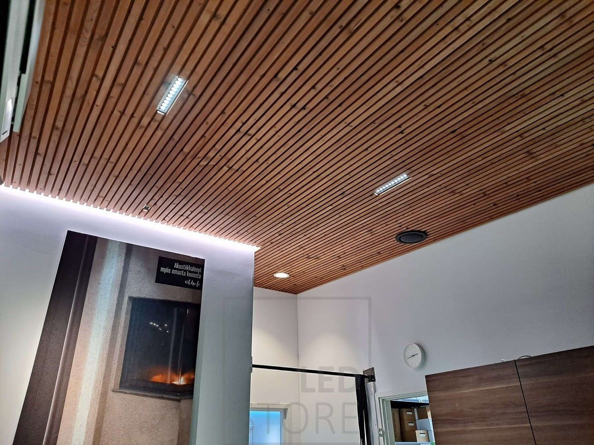 Indirect light at the edges of the cornice and LINJA10 luminaire and the EYE deep beam luminaire creating general lighting. LINJA 10 spotlights have a very narrow angle of light making them ideal for high ceilings. Ledstore.fi