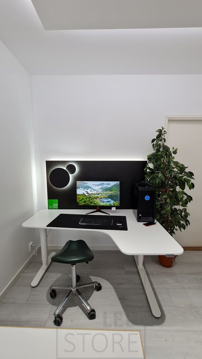 In the study, atmospheric indirect light on the desk and ceiling. Indirect lighting does not hit the computer screen in an unpleasant way. Ledstore.fi