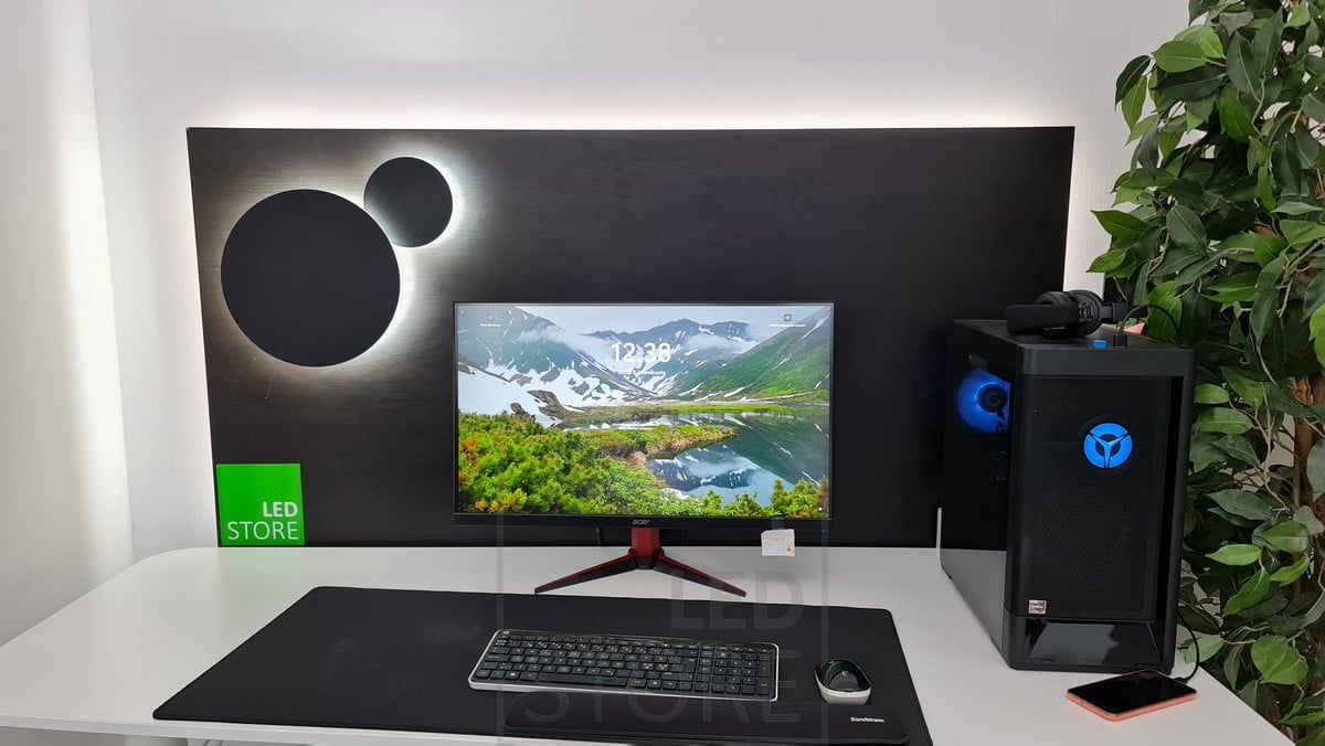 At the workstation, indirect light provides pleasant illumination behind the desk. Behind the black panel, a colour temperature adjustable LED strip and two black Eclipse wall lights mounted on the panel. Ledstore.fi
