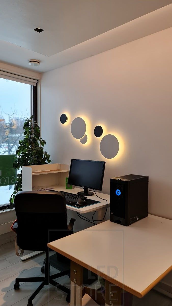 Eclipse wall luminaires in two sizes, in two different colours, illuminating indirect and temperature-controlled mood lighting. Ledstore.fi