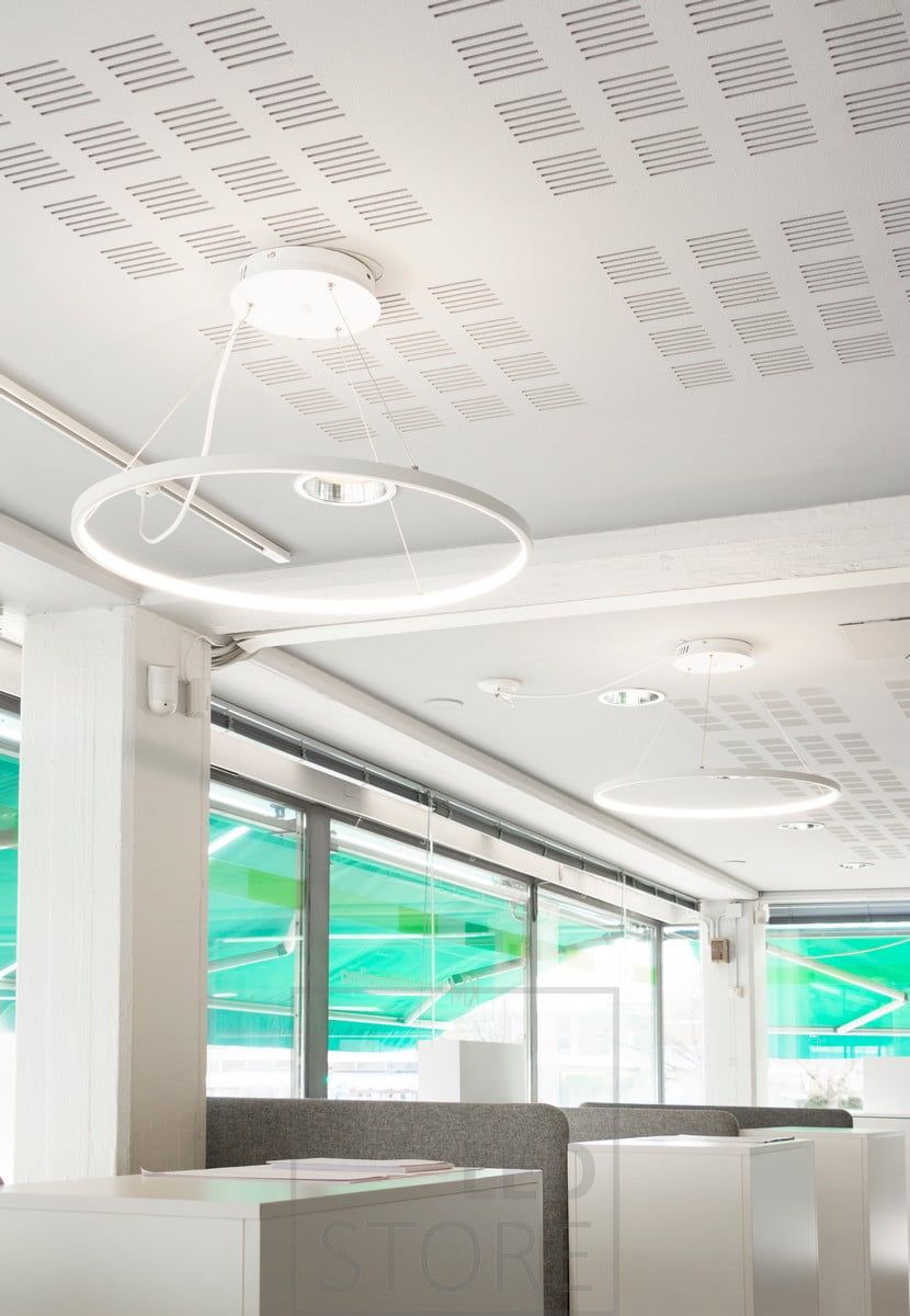 Office lighting implemented with Rinkeli luminaires. Rinkeli lamps provide a uniform and pleasant light. The luminaire is beautifully minimalist and can be adjusted to the right height by means of cables. Suitable for both home and office. Our range includes three sizes. Ledstore.fi