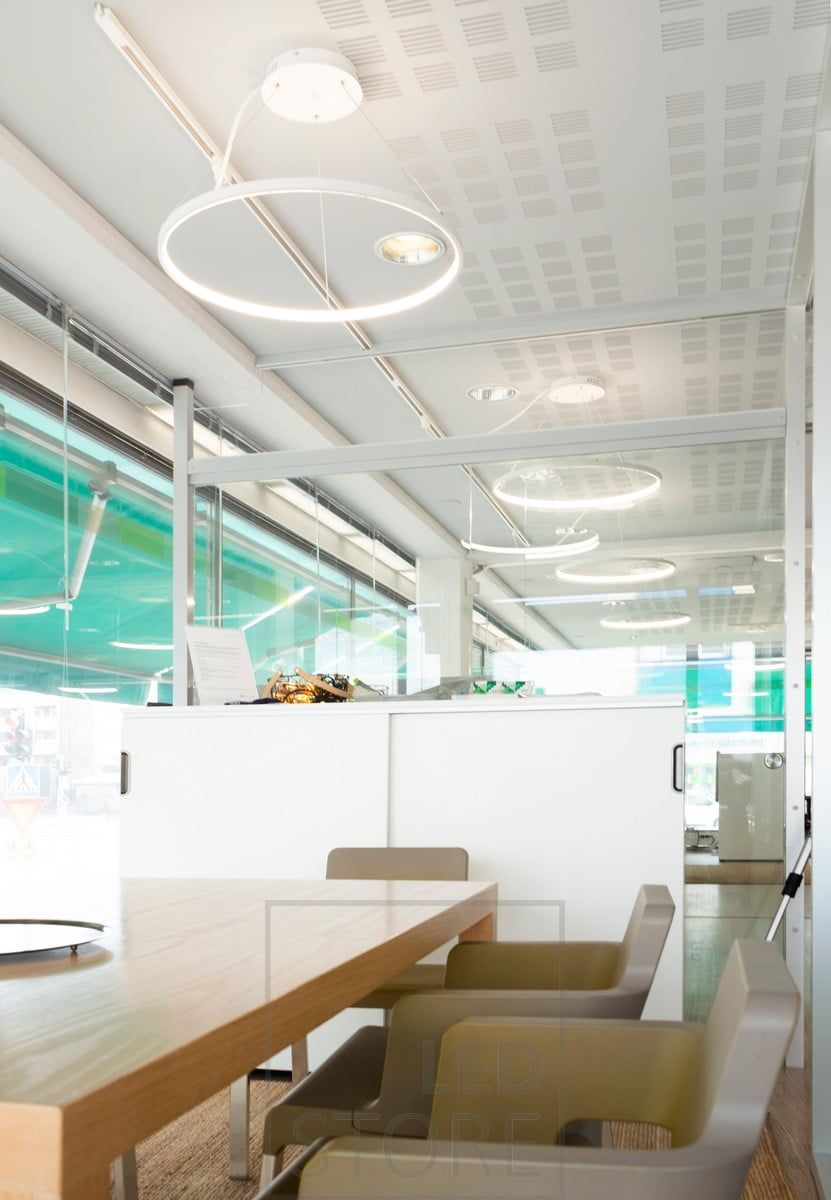 Rinkeli luminaires for office lighting, providing uniform, high-quality light. Led RINKELI is a minimalist and graceful luminaire suitable not only for homes but also for offices. The height of the luminaire from the ceiling can be adjusted between 20 cm and 250 cm. The luminaire is also available with Zigbee control, which makes it fully controllable from Philips HUE, for example. So you can dim and adjust the temperature continuously between 3000-5500K. Ledstore.fi