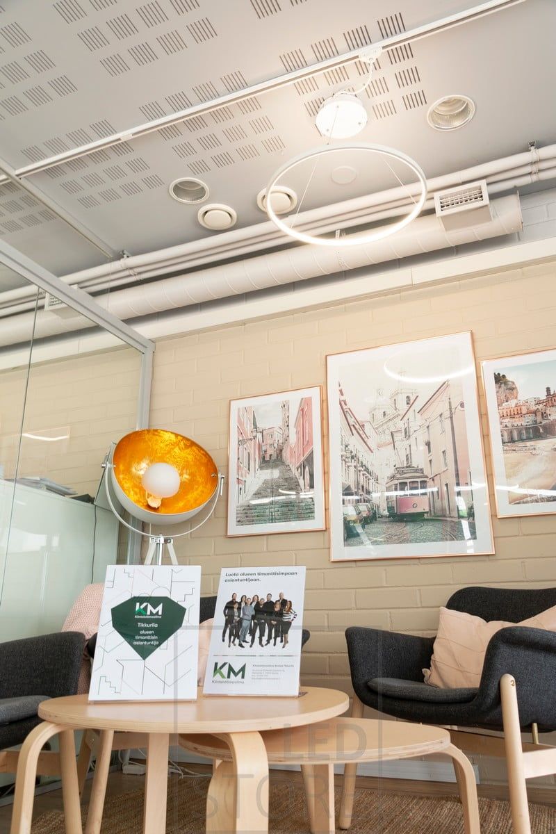 Ringel luminaires for general lighting in the office. Led RINKELI is a minimalist and graceful luminaire, suitable not only for homes but also for offices. The height of the luminaire from the ceiling can be adjusted between 20 cm and 250 cm. The luminaire is also available with Zigbee control, which makes it fully controllable from Philips HUE, for example. So you can dim and adjust the temperature continuously between 3000-5500K. Ledstore.fi