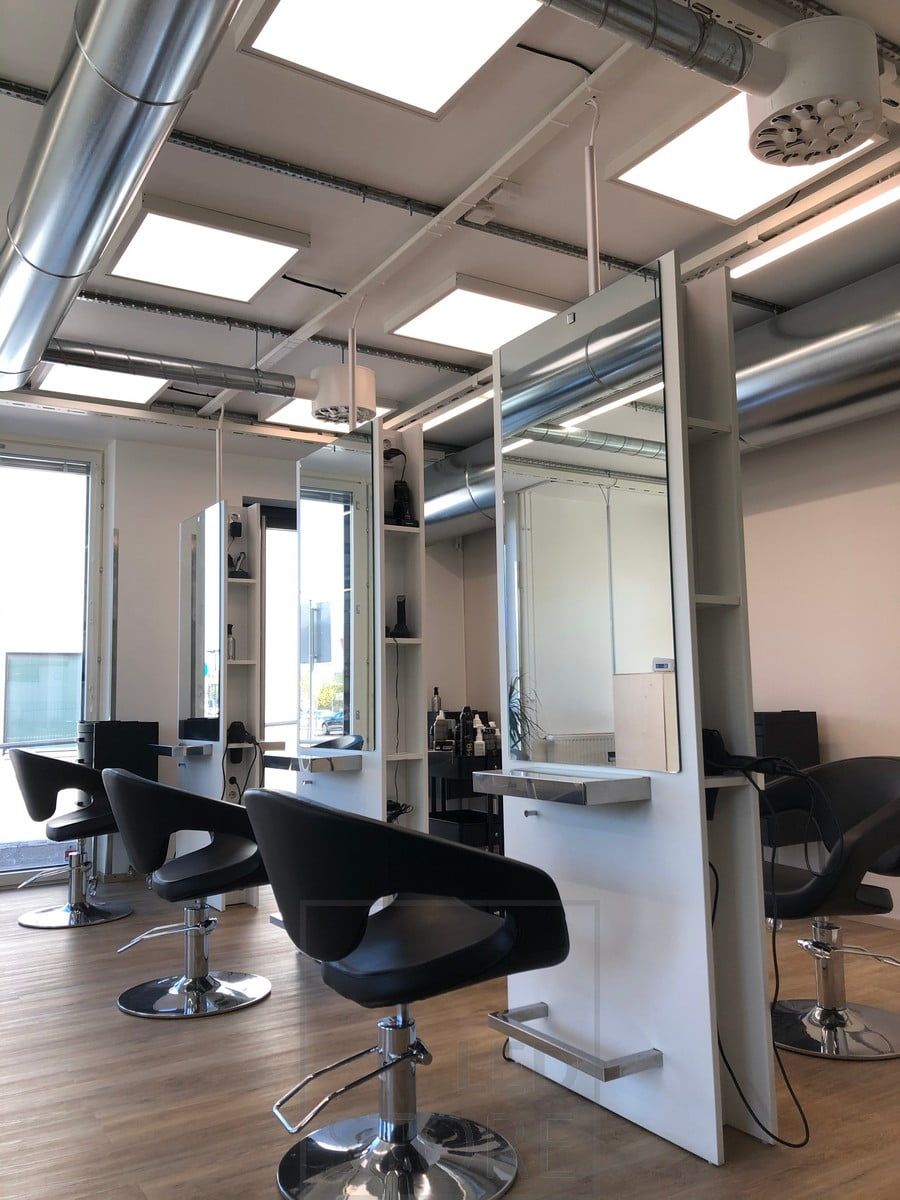 The hairdressing salon is illuminated by a panel of 600x600 luminaires creating good, bright and high quality lighting. The light is dimmable and colour temperature adjustable, so it can be customised to suit your needs. Ledstore.fi