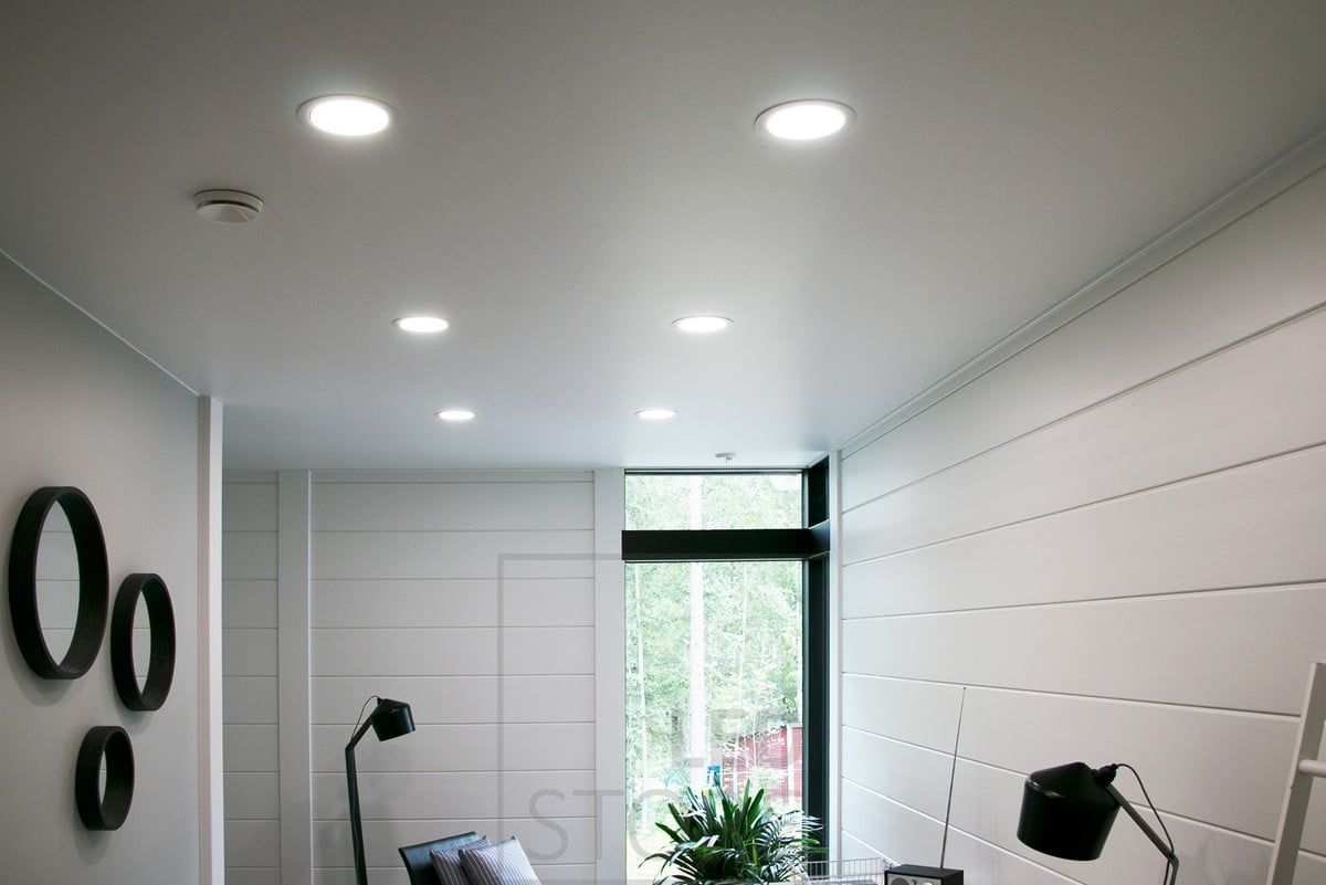 Plafond lamps on the ceiling of the study, illuminating the room with a uniform light. The opening angle of the light is 110 degrees and the luminaire can also be fitted with colour temperature control. Ledstore.fi