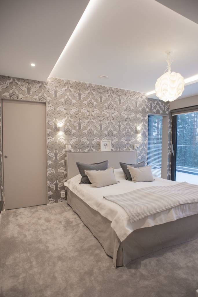 Four different light sources, LED strip, LED spotlights, ceiling light and wall lights were used in the versatile bedroom lighting. © LedStore