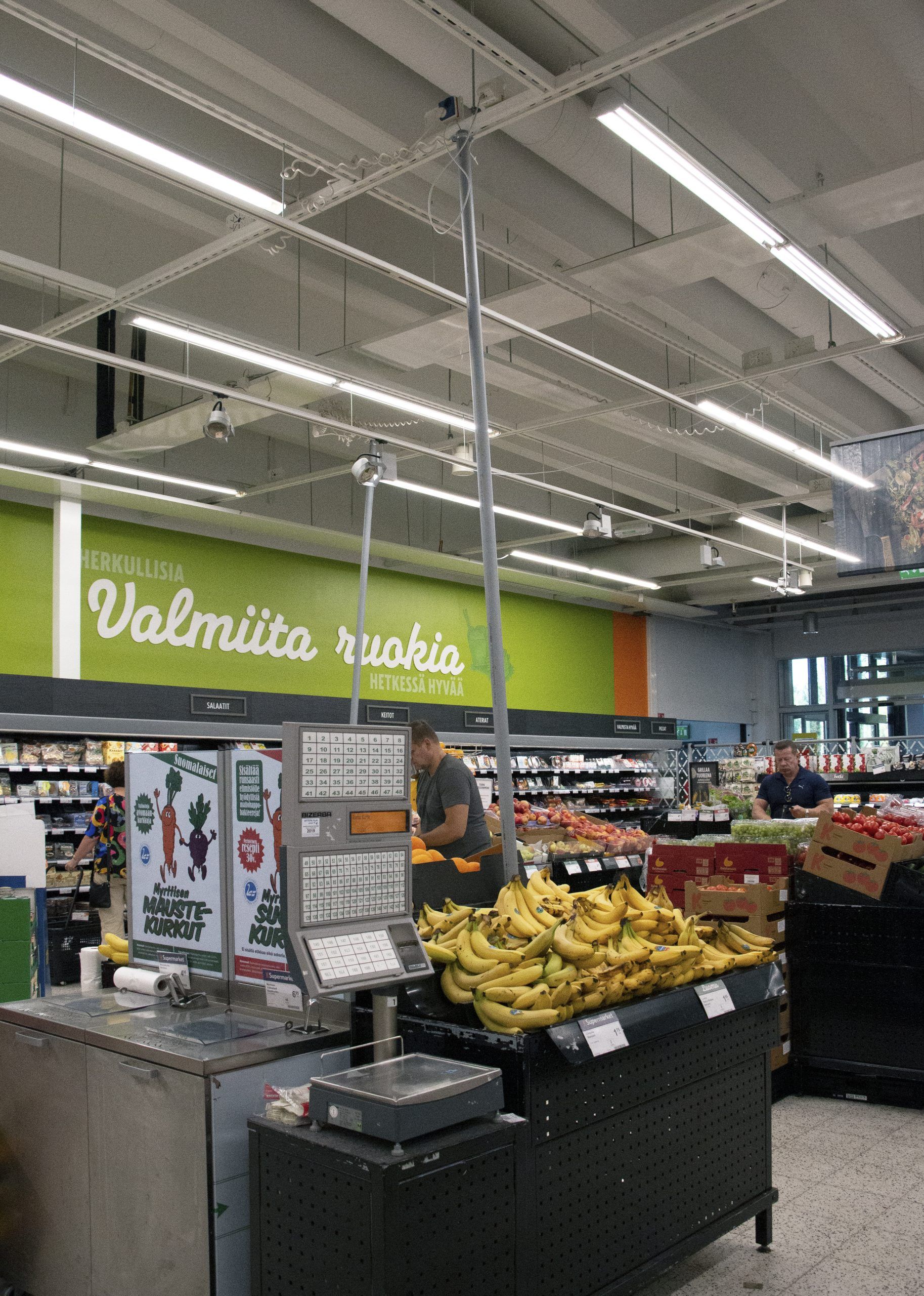Led tubes provide efficient and uniform illumination of the grocery store. Ledstore.fi
