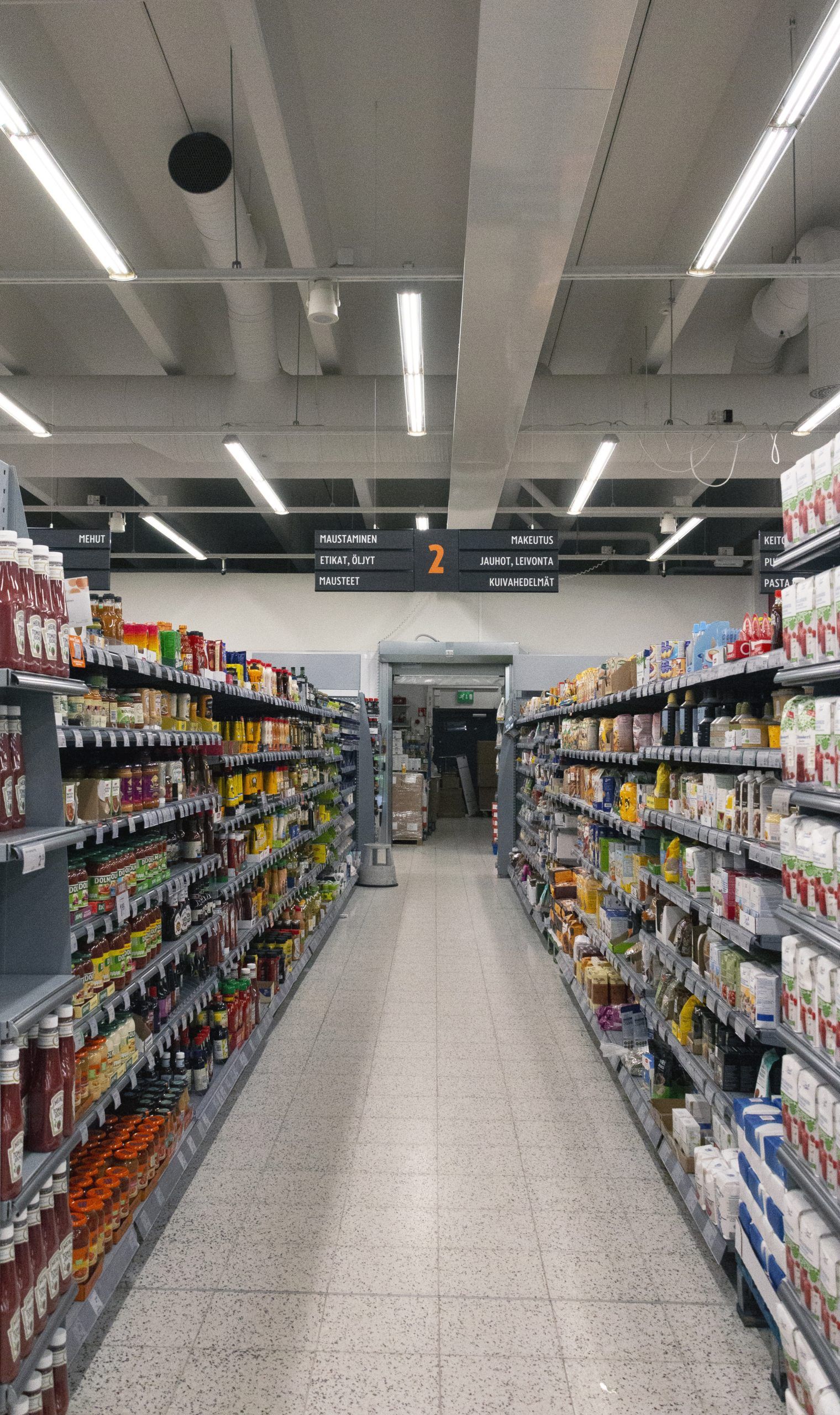 Led tubes in a grocery store ceiling, efficiently and evenly illuminating a large space. Ledstore.fi