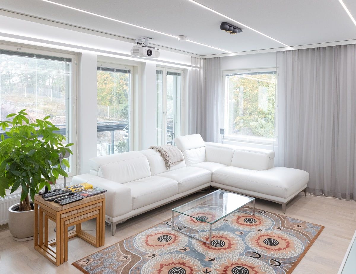 Recessed LED strip lighting in the living room provides even and beautiful light. The LED strip has a light output of 1000 lumens per metre. © LedStore