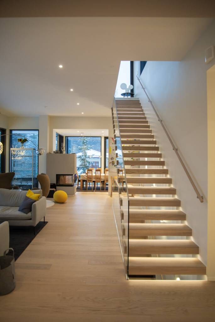 White 9W spots as general lighting in the living room corridor. © LedStore