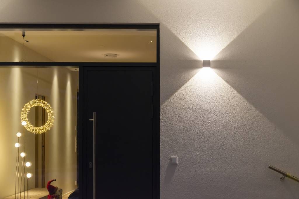 Funk wall lamp at the entrance, light colour 3500K. © LedStore