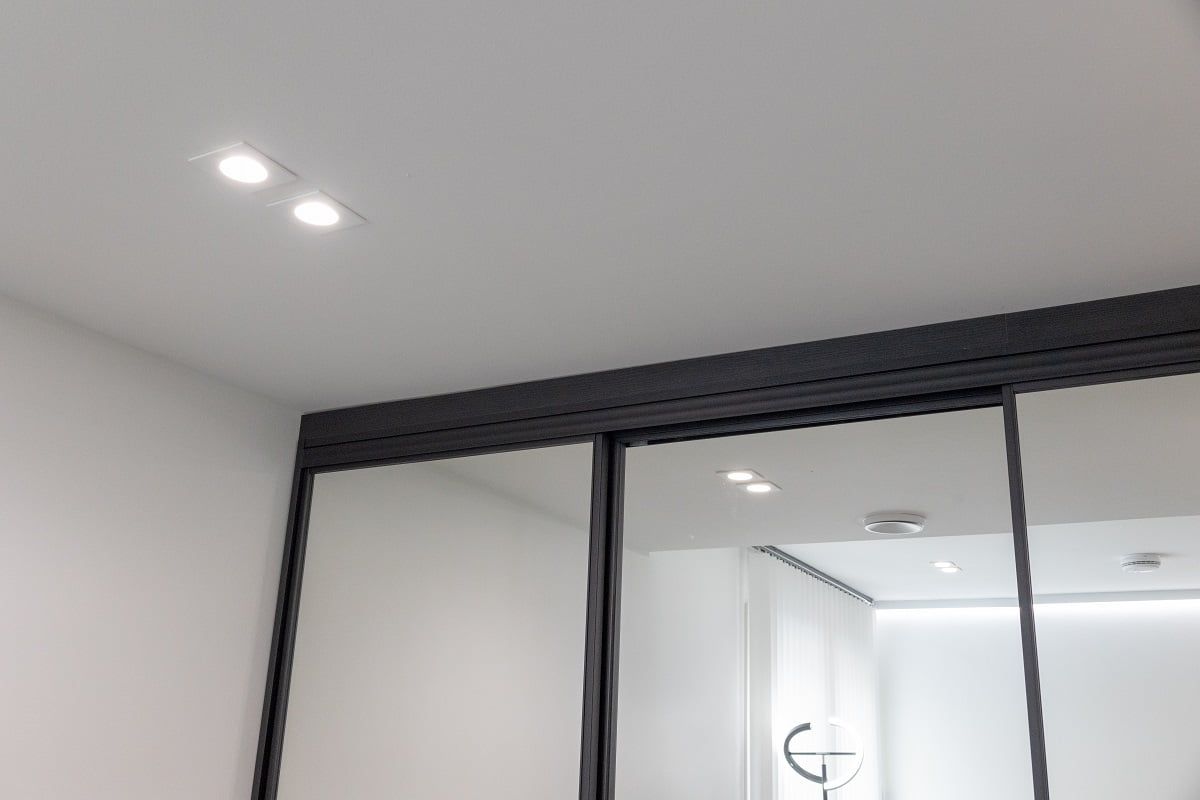 A fixed Cant brings a peaceful look to the bedroom. The lamps are dimmable and colour temperature adjustable. ©LedStore