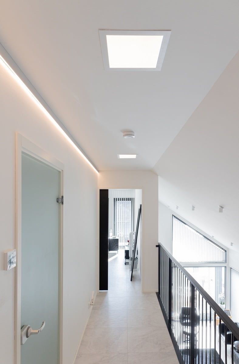 The general appearance of the lighting in the upper lobby. The picture shows a Paneeli 300, an indirect LED strip profile and Kolo 12W spots in the steep ceiling. ©LedStore