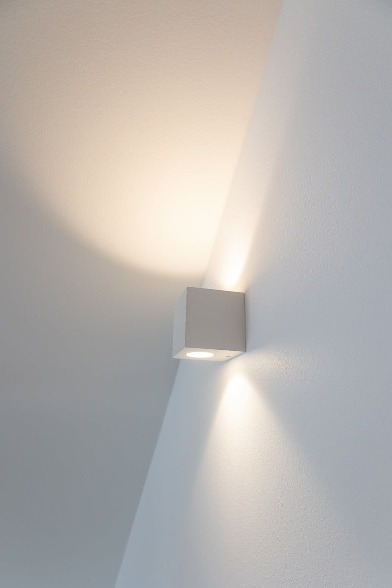 CUBIC bi-directional wall lamp ©LedStore