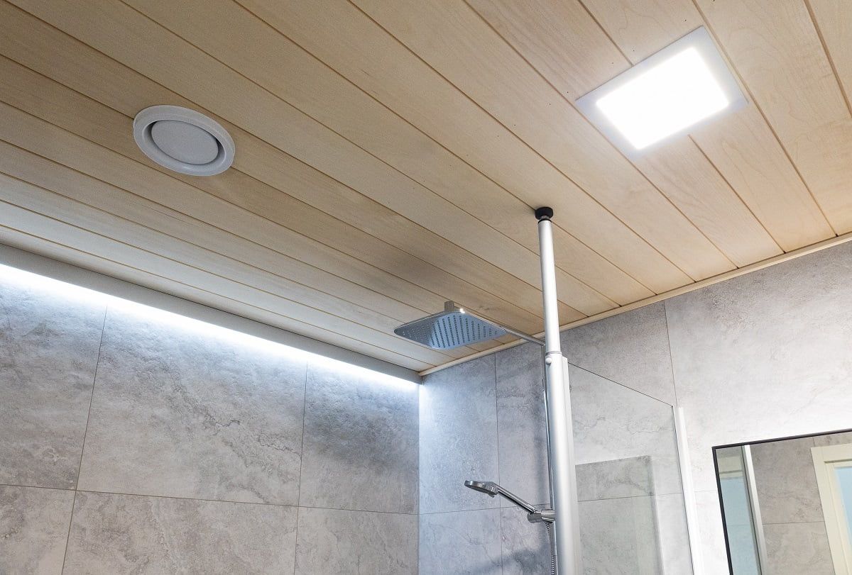 Indirect LED strip lighting adjusted for cold colour temperature. General lighting comes from waterproof Paneeli200 luminaires. ©LedStore