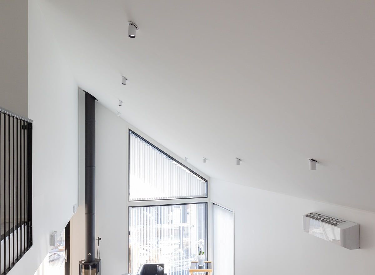 Kolo luminaires have the advantage of being glare-free to the side, which is an advantage in a two-storey high space. ©LedStore