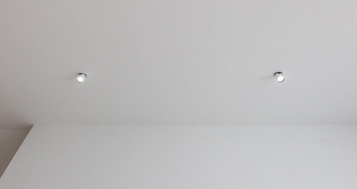 Kolo 12W spotlights provide 1000 lumens of light per fixture. The spots are colour temperature adjustable and dimmable. ©LedStore