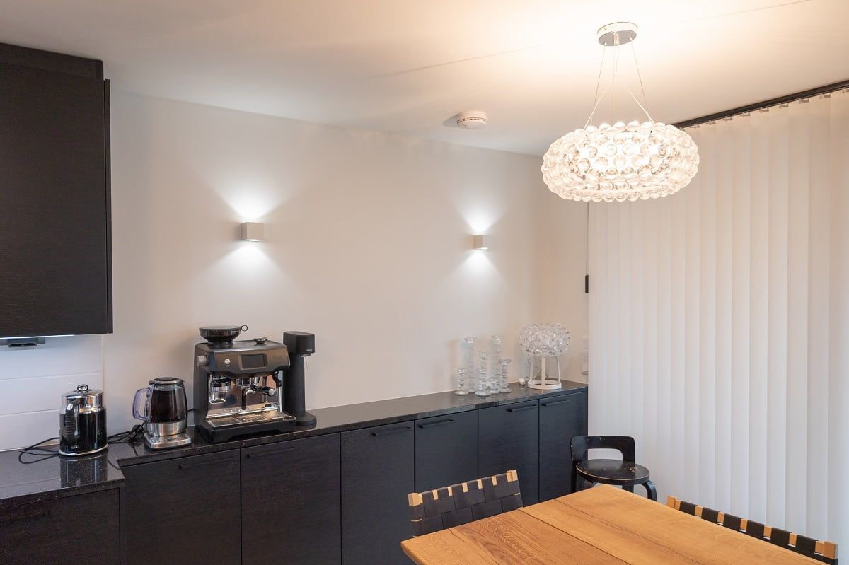 Kitchen lighting with XL Cubic wall lights paired together. ©LedStore