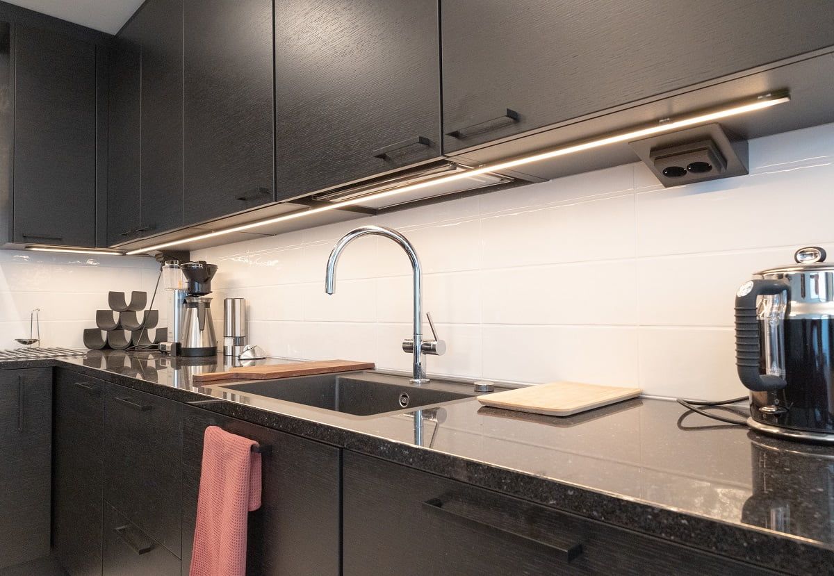 Task light in black low profile ©LedStore