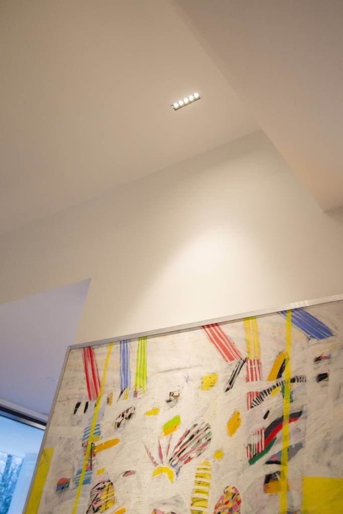 Table lamp with LINJA5 narrow beam flush-mounted spotlight. © LedStore