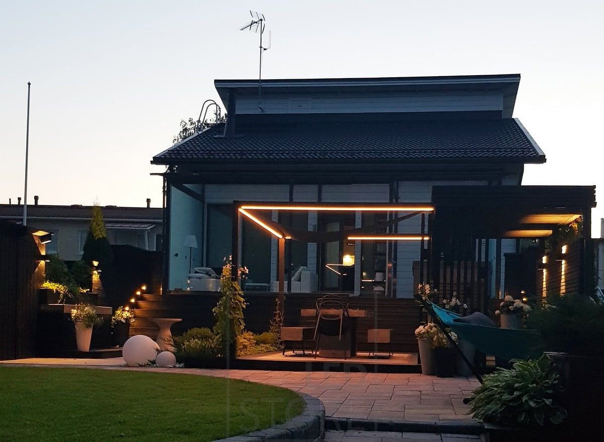 Led ribbon around the dining area, other outdoor lights are wall lights and bollard lights, creating a versatile ensemble. Ledstore.fi