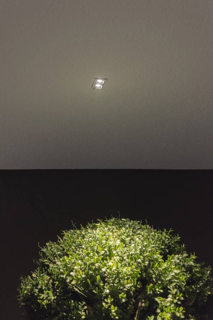 A lighted spotlight on the canopy of the Line 2. © LedStore