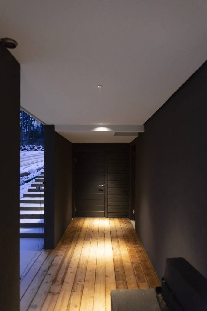 Spotlight Linja2 illuminates the corridor of the outdoor warehouse. © LedStore