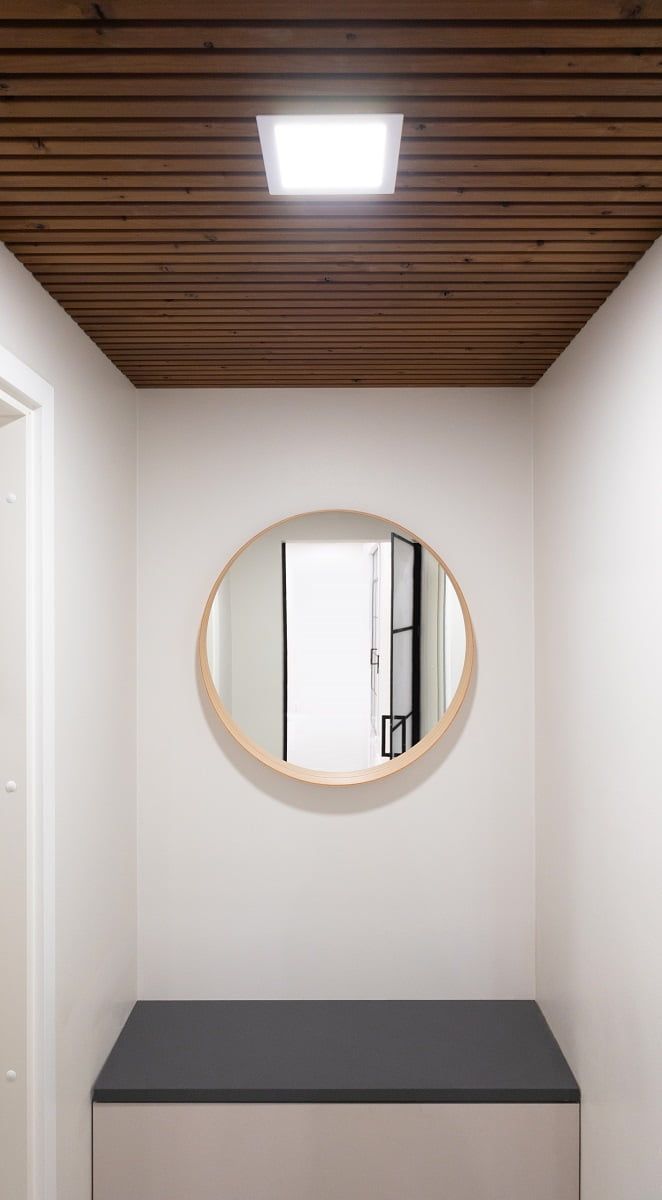 The Panel 200 luminaire also illuminates the end of the corridor, so that the space is not left in shadow. © LedStore.fi