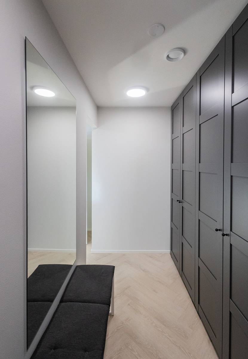 Surface-mounted led plafond in a wardrobe
