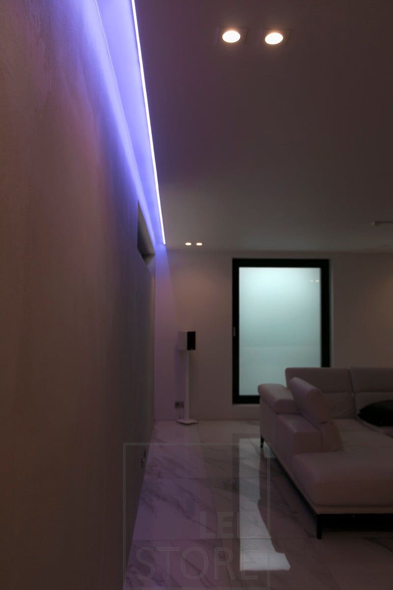 Colour-adjustable-RGB+W-led-ribbon-creating-blurred-immersion-lighting-