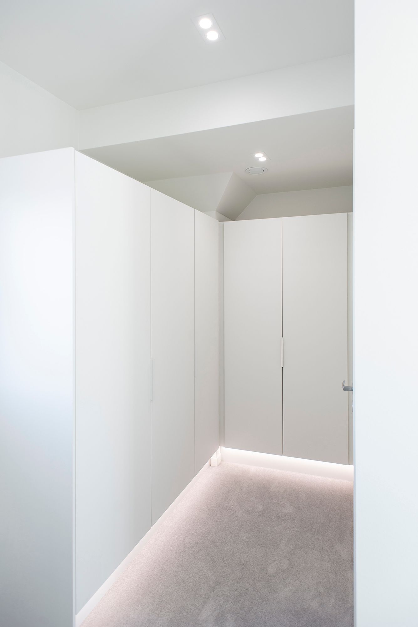LED strip light in aluminium profile on the plinth illuminating indirect light, TUPLA KANTTI downlights on the ceiling. Ledstore.fi
